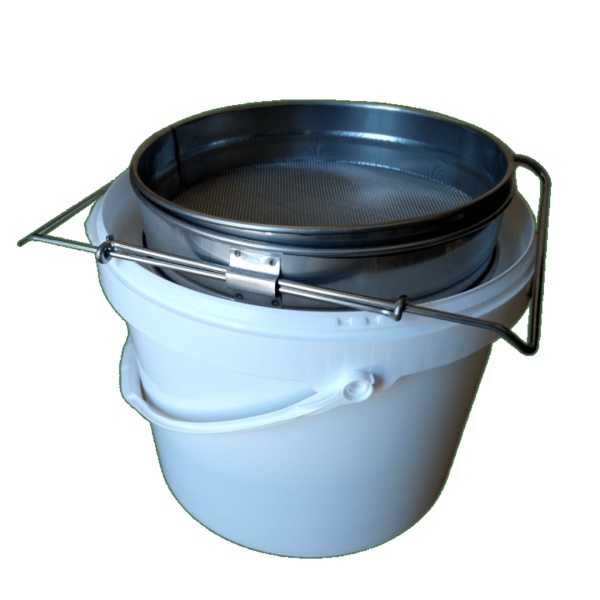 Bucket Rest Settling Tanks, Honey Buckets & Strainers for Honey Harvest
